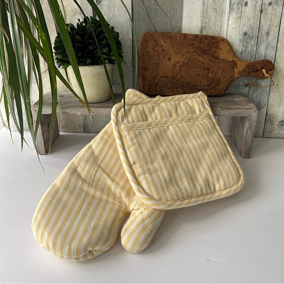 🌴Threshold White and Yellow Striped Oven Mitt & Pot Holder Duo - Cotton (NWOT) - Picture 1 of 7
